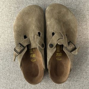 Birkenstock Boston in Taupe, practically new. No box size 38/ 7 us